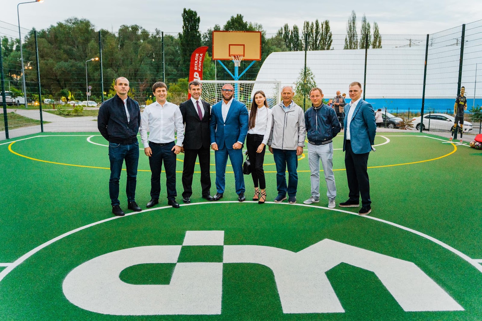 Представители группы компаний DIM открыли футбольное поле возле ЖК "Метрополис" в Голосеевском районе