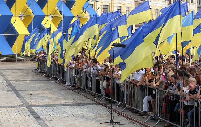 Более 90% украинцев гордятся национальной символикой, - Порошенко