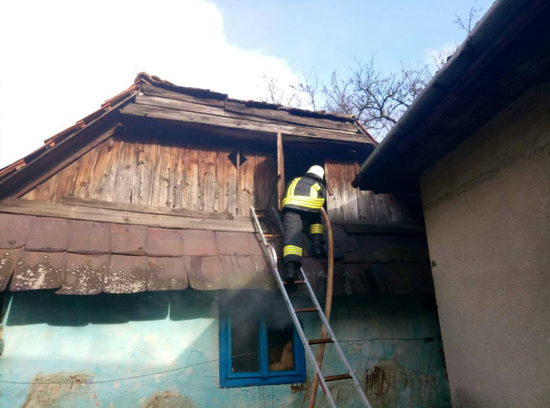 У Закарпатті на пожежі житлового будинку загинуло 2 людини