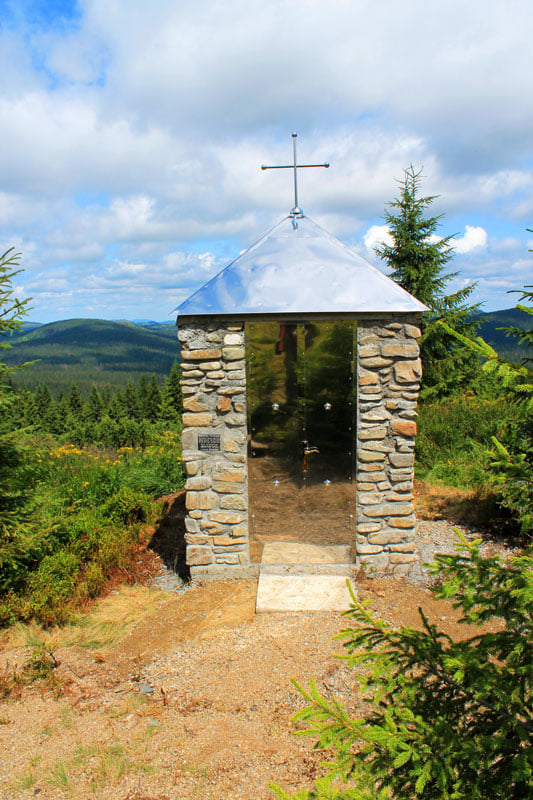 В Карпатах в месте &quot;явления дьявола&quot; установили часовню: фото удивило сеть