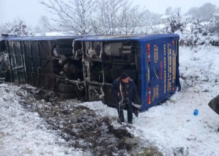 У Львівській області перекинувся рейсовий автобус з пасажирами