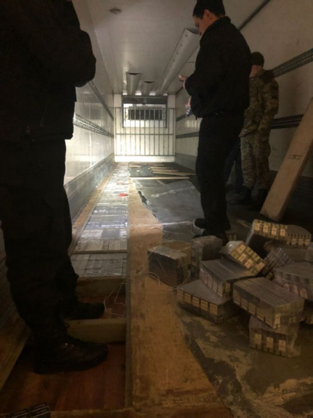 На кордоні затримали 26 тис. пачок контрабандних сигарет
