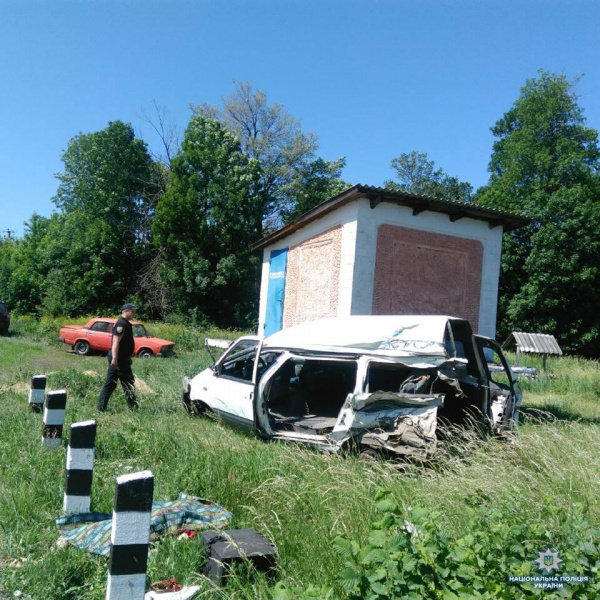 Полиция открыла дело по факту столкновения микроавтобуса с поездом в Одесской области