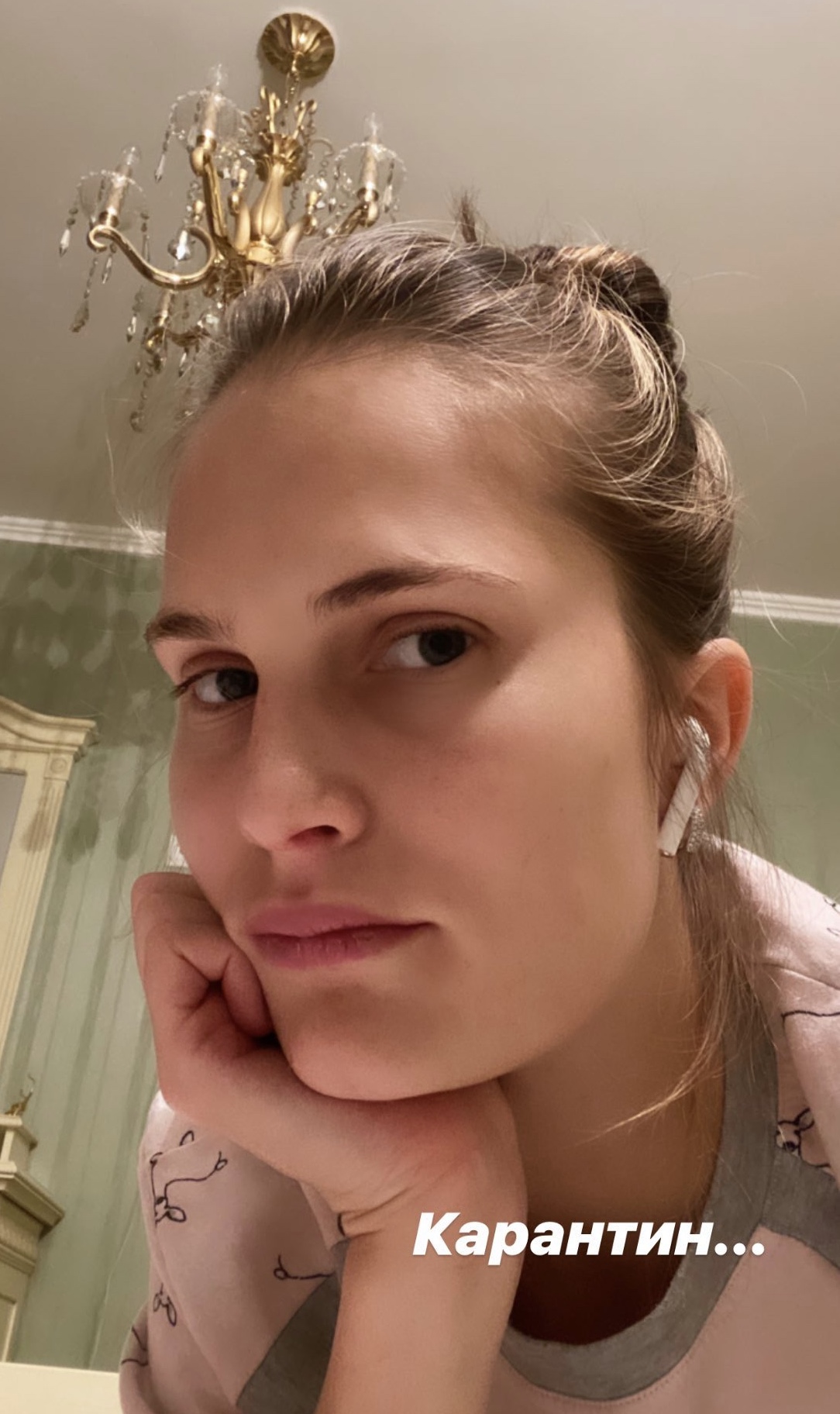 Алла Костромічова вразила своїм новим талантом і намалювала автопортрет