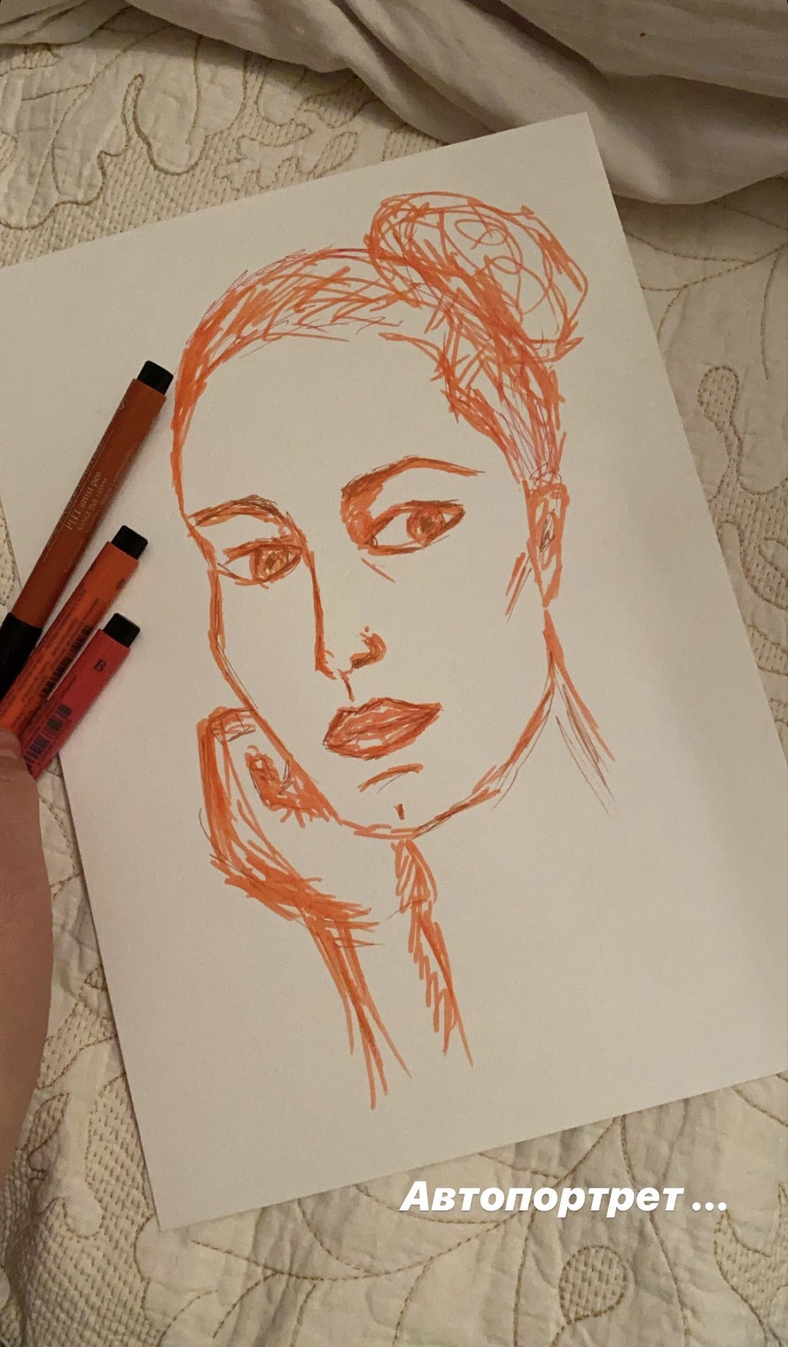 Алла Костромічова вразила своїм новим талантом і намалювала автопортрет