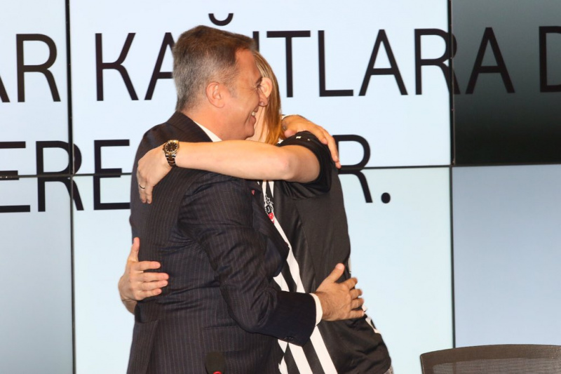 Вида подписал контракт с &quot;Бешикташем&quot;