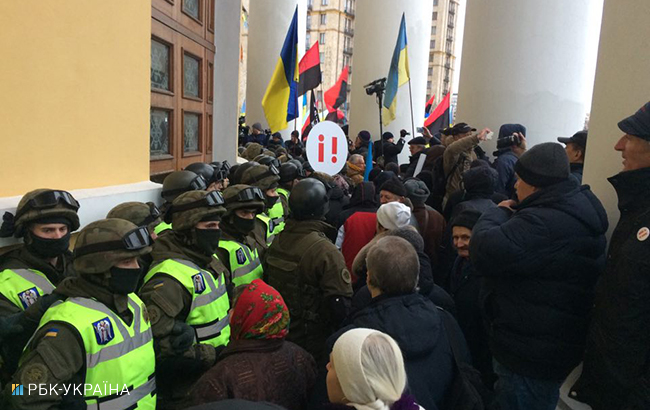 Митинг в Киеве: активисты намерены организовать штаб в Октябрьском дворце