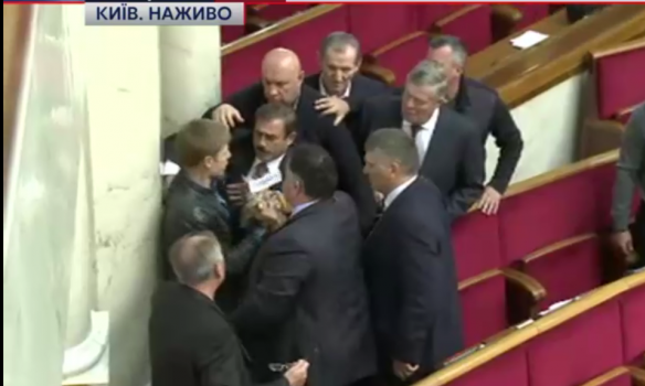 В Раде произошла потасовка с участием Гончаренко и нардепов от &quot;Оппоблока&quot;