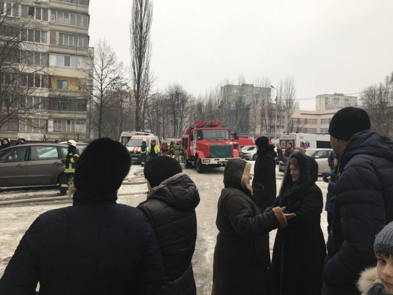 В Киеве на пожаре многоэтажки погиб человек, еще 2 травмированы