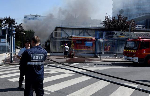 Возле Парижа в результате пожара эвакуировали 2500 человек