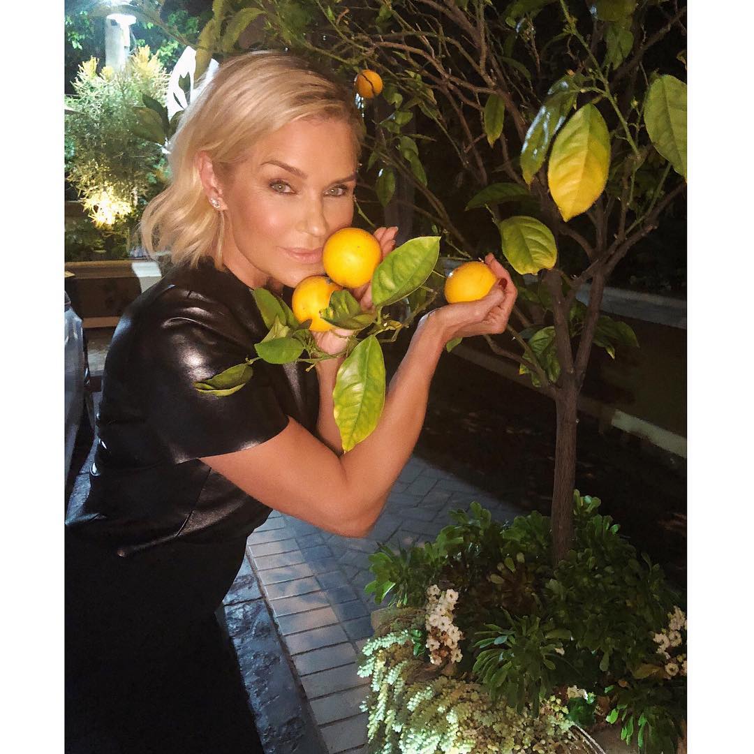 "Вдохновляющая леди": в сети благодарят Иоланду Хадид за избавление от "фейковой" красоты