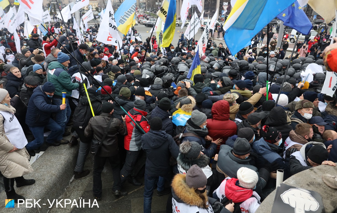 ФОПи встановили намети на Майдані після жорстокої бійки з поліцією (багато фото)