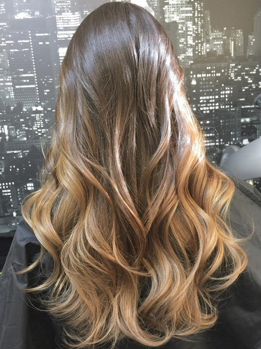 Будь неотразимой! Стилисты назвали самые модные окрашивания осени 2020