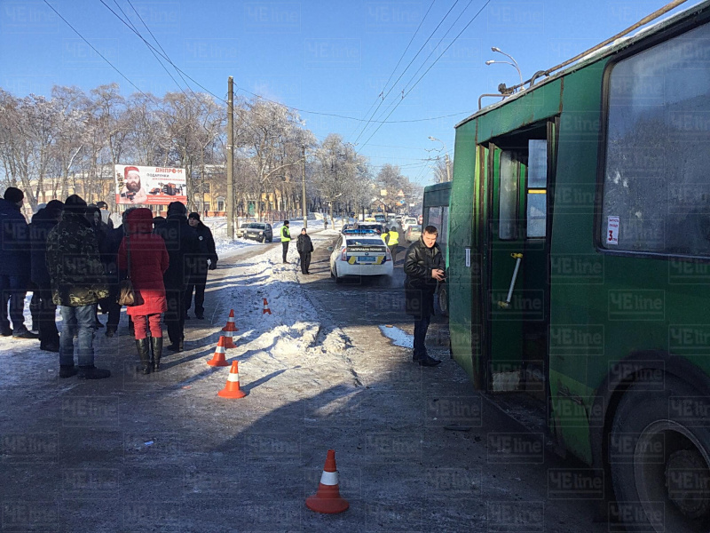 У Чернігові маршрутка зіткнулася з тролейбусом, 12 постраждалих