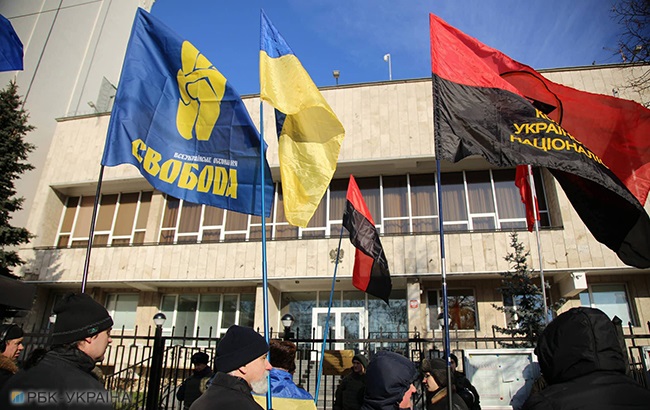 В Киеве проходит пикет у посольства Польши против принятия &quot;антибандеровского&quot; закона