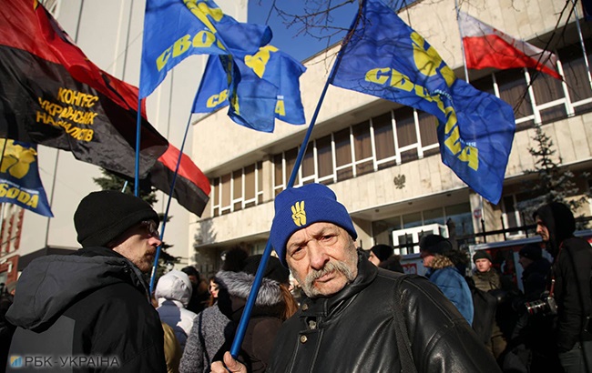 В Киеве проходит пикет у посольства Польши против принятия &quot;антибандеровского&quot; закона