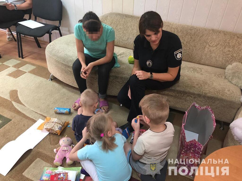 Била палицею і садила на ланцюг: моторошні подробиці знущань над дітьми в Дніпрі