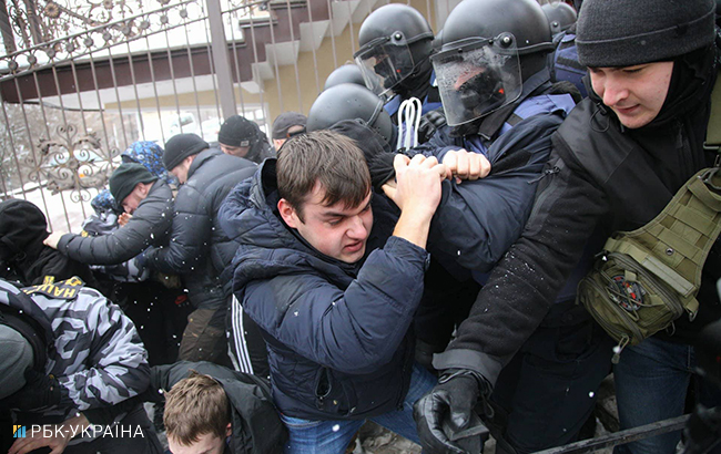 Суд над Трухановим: активісти влаштували ще одну бійку з правоохоронцями