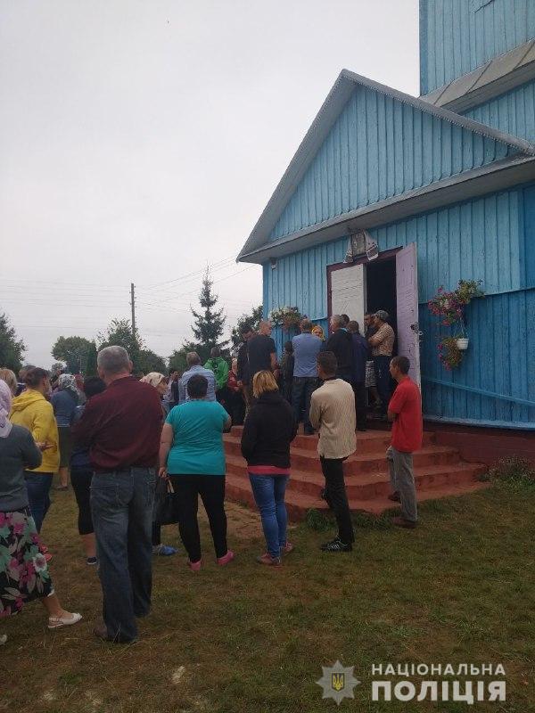 Срезали замки и устроили массовую драку: детали религиозного конфликта под Ровно