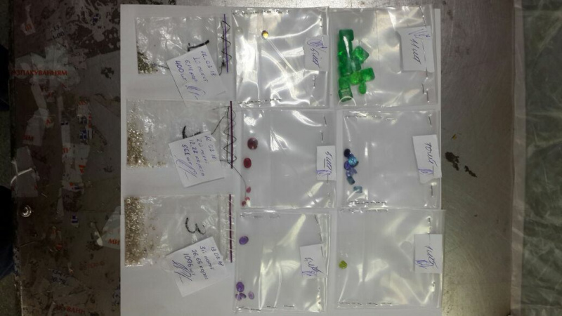 ДФС припинила контрабанду коштовного каміння