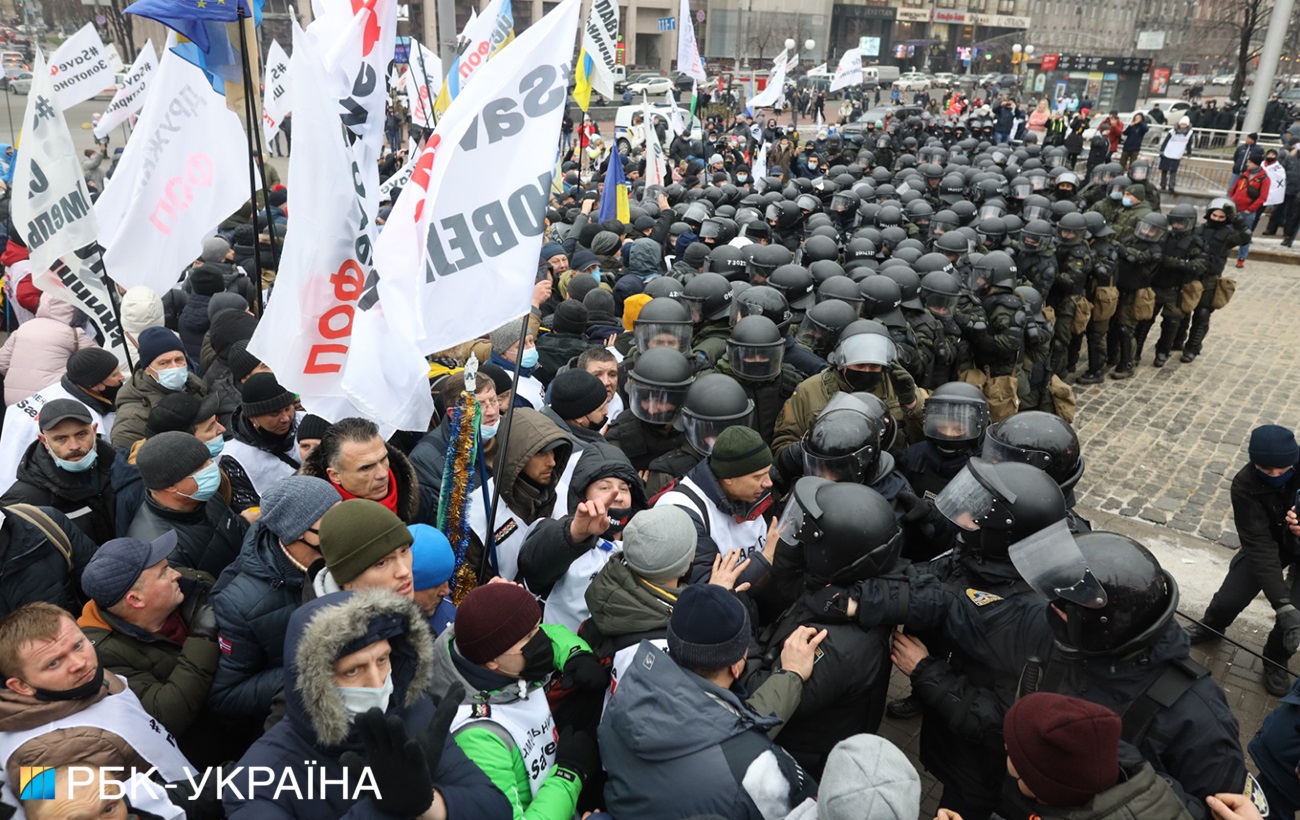 ФОПи встановили намети на Майдані після жорстокої бійки з поліцією (багато фото)