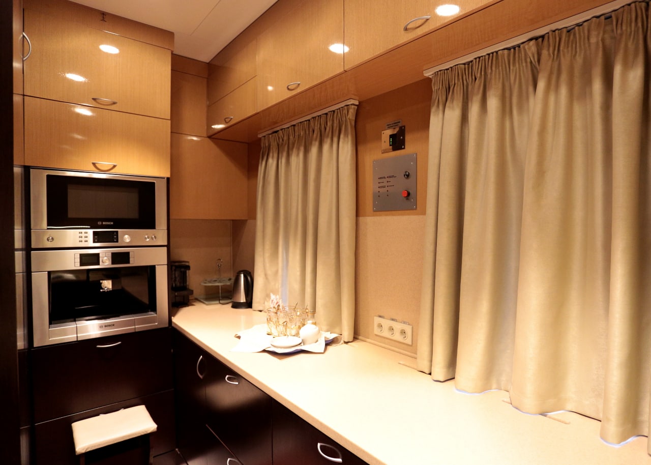 Кухня, спальня і душ: фото найрозкішніших вагонів Укрзалізниці