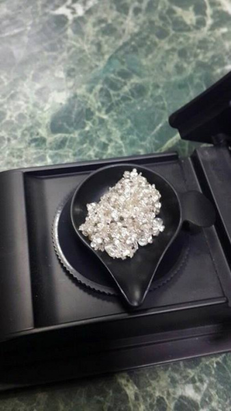 ДФС припинила контрабанду коштовного каміння