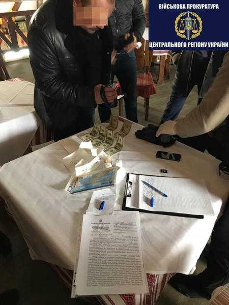 Задержанным на взятке чиновникам таможни "Борисполя" объявлено о подозрении