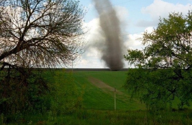 Смерч в Тернополі: відео