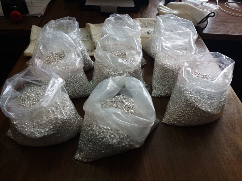 В аэропорту Запорожья выявили контрабанду 45 кг серебра