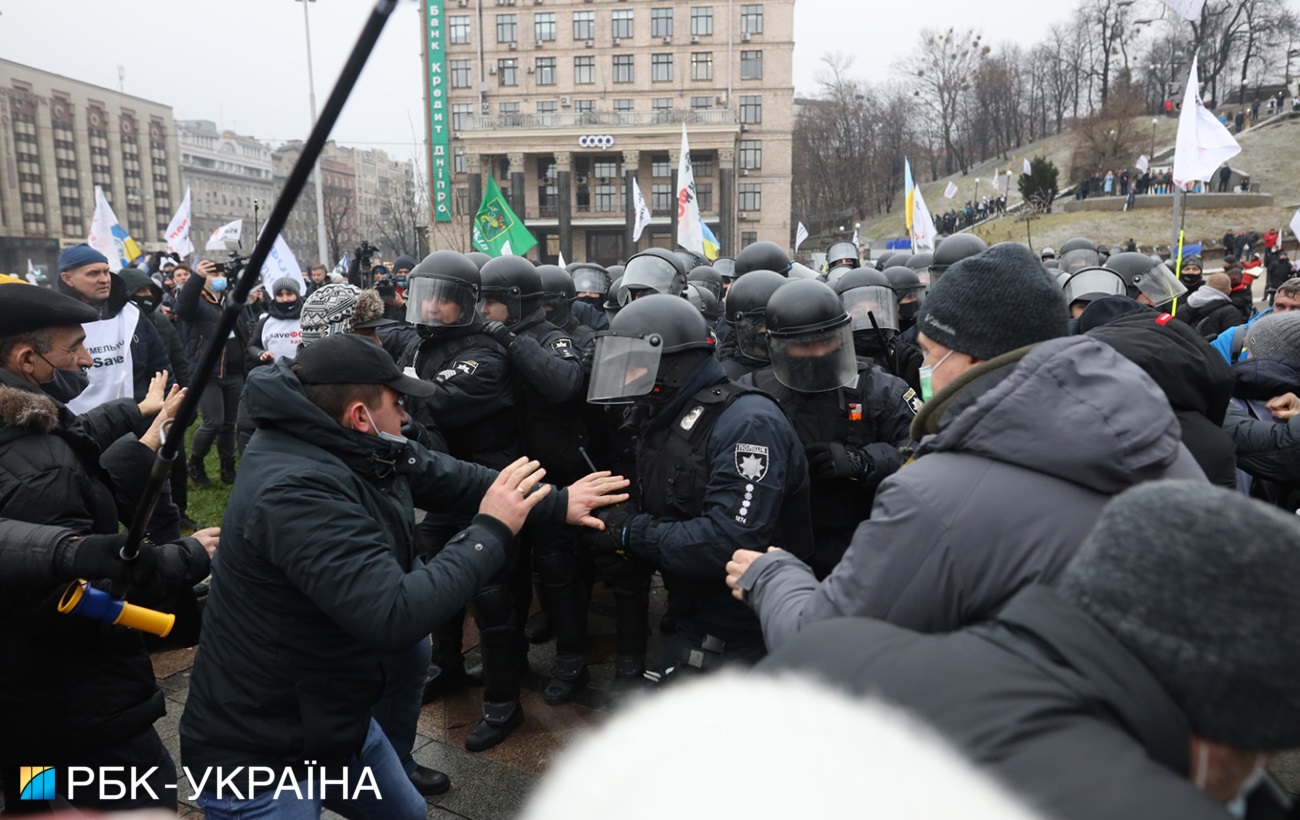 ФОПы установили палатки на Майдане после жестокой драки с полицией (много фото)