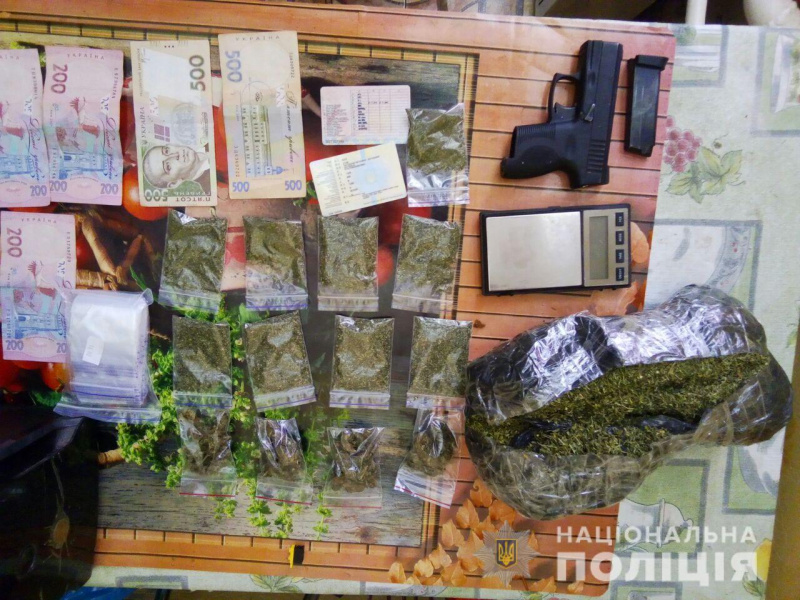 В Херсонской области задержали наркоторговцев с 18 кг марихуаны