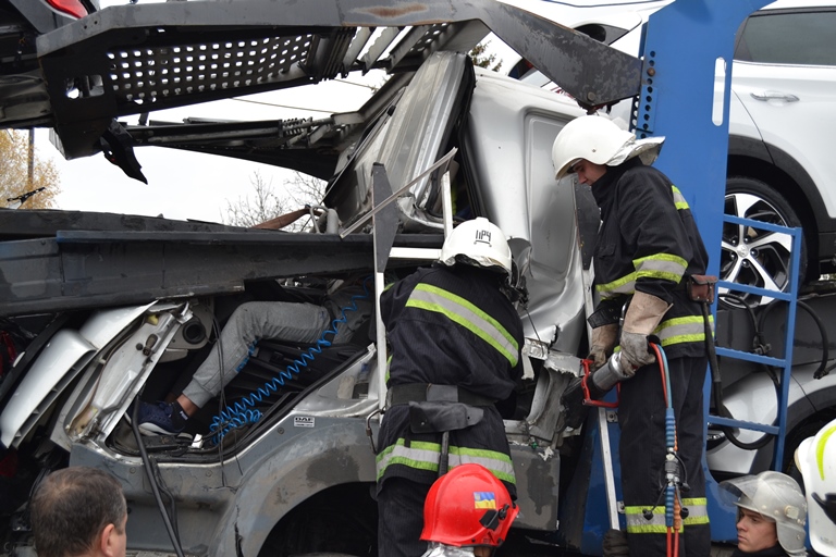 У Рівненській області зіткнулися та загорілися два вантажні автомобілі, є загиблий