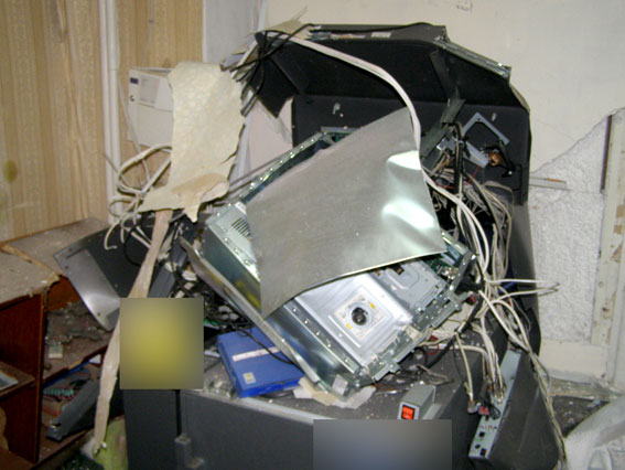 У Полтавській області невідомі підірвали банкомат