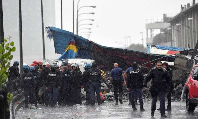 Число жертв обвала моста в Италии возросло до 22 человек