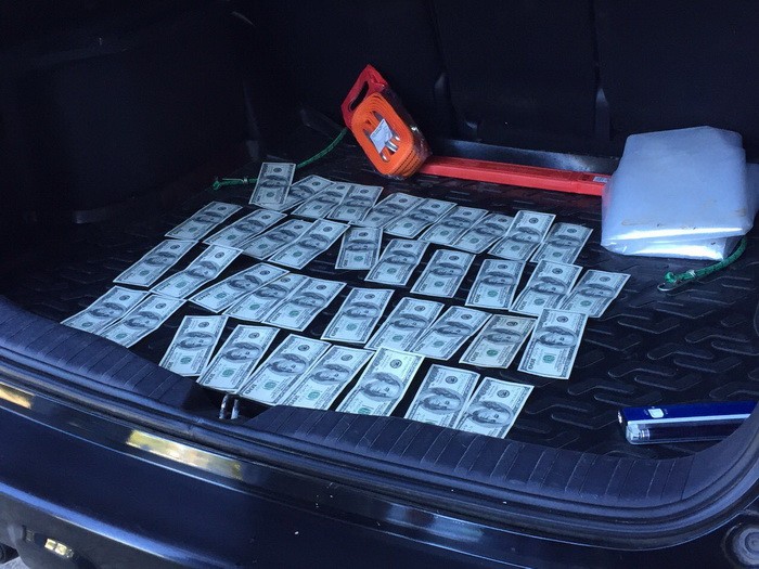 Сума хабара склала 3,9 тис. доларів