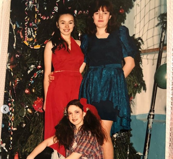 "Нос красный, мне жутко холодно": Надежда Мейхер показала, как выглядела в 12 лет