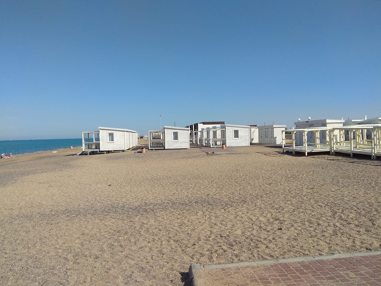 Пляжи пустые, а цены взлетели: появились фото проваленного "сезона" в Крыму