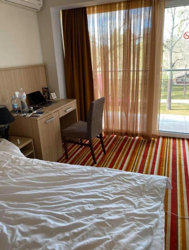 Поліція під вікнами і персонал в захисних костюмах: як живуть на обсервації українці з Балі