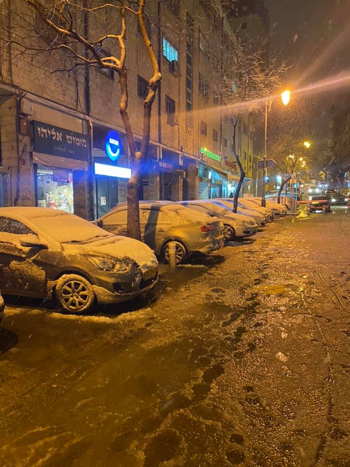 Єрусалим несподівано занесло снігом: відео та фото