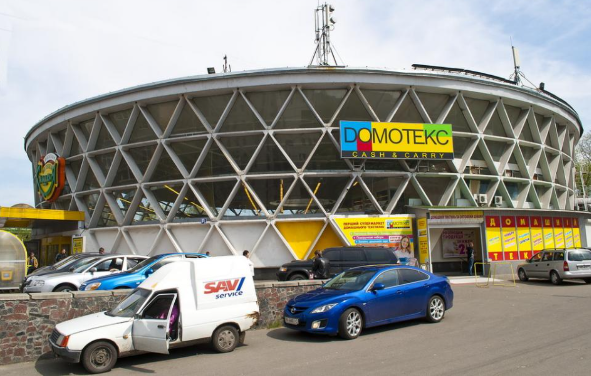 В Киеве ради новой высотки снесут культовый рынок-&quot;шайбу&quot;: вот таким его запомнят