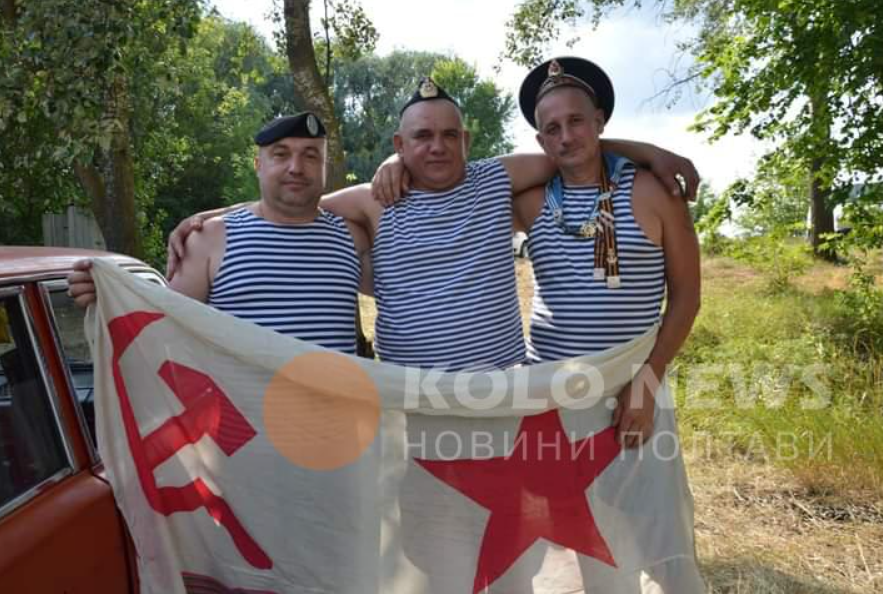 Под Полтавой мэр оскандалился из-за флага с серпом и молотом: начато расследование (фото)