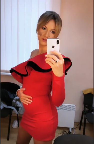 "Для драматургии": Леся Никитюк "засветила" округлившийся животик