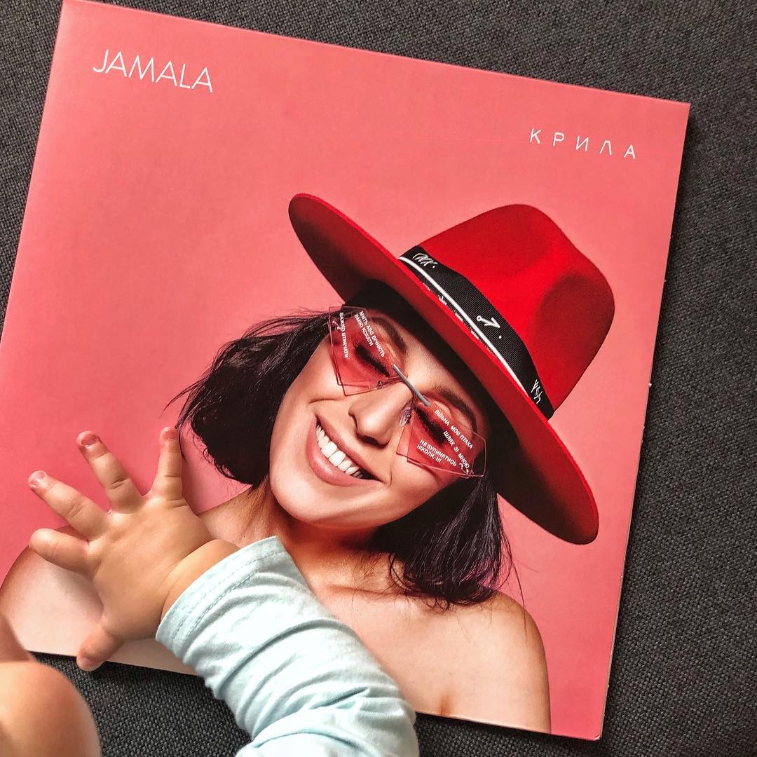 "Мамин поклонник": Джамала умилила сеть фото со своим главным фанатом