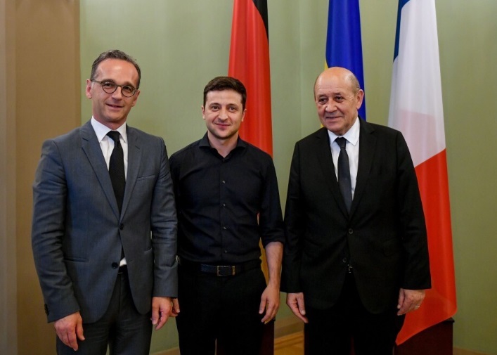 Почему Зеленский не ходит в галстуке: эксперт назвал причину (фото)