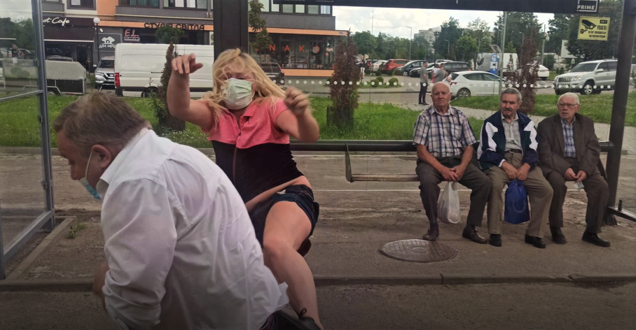 Пассажирка-&quot;заяц&quot; избила водителя автобуса: видео и детали ЧП во Львове