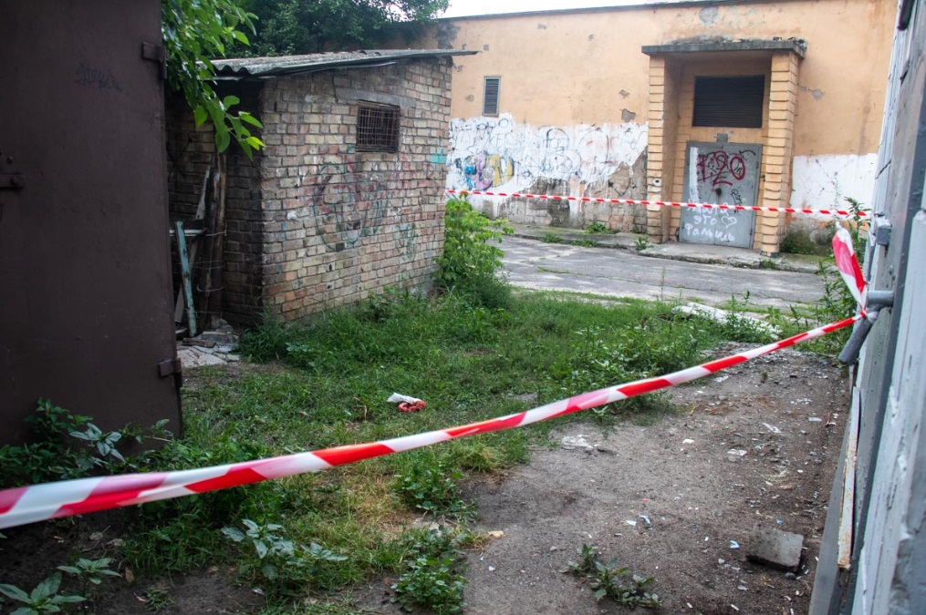 Жінка народила за трансформаторною будкою і втекла: деталі НП в Києві
