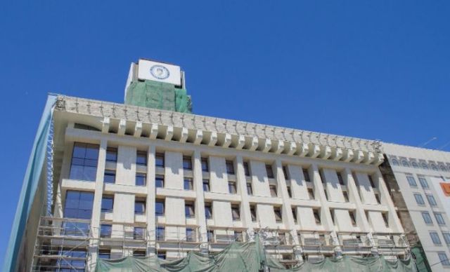 В Киеве сняли баннер с фасада Дома профсоюзов