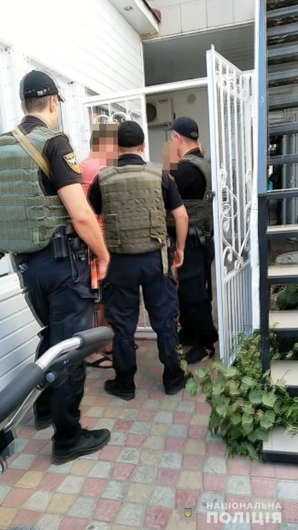 Під Одесою злісні самогонники напали на поліцейських: усі подробиці