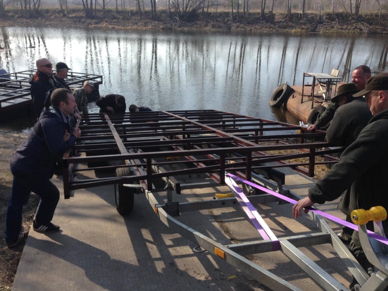 Готуються до напливу туристів: у Чорнобильській зоні спустили на воду спецпонтони